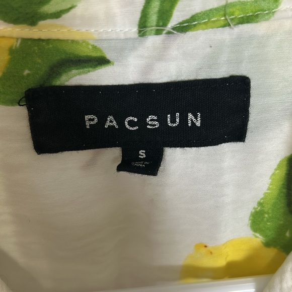 PacSun lemon resort camp shirt size small white short sleeve collar button-down - Picture 3 of 8